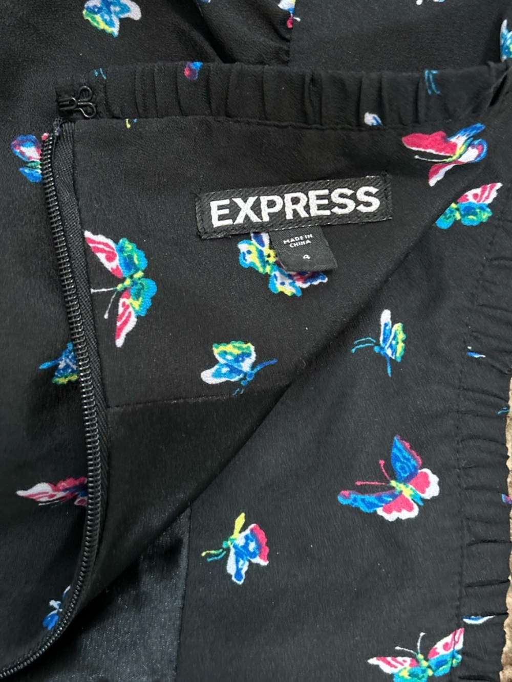 Express Butterfly Print Flowy Shorts Size 4 EUC Lined - Picture 3 of 7
